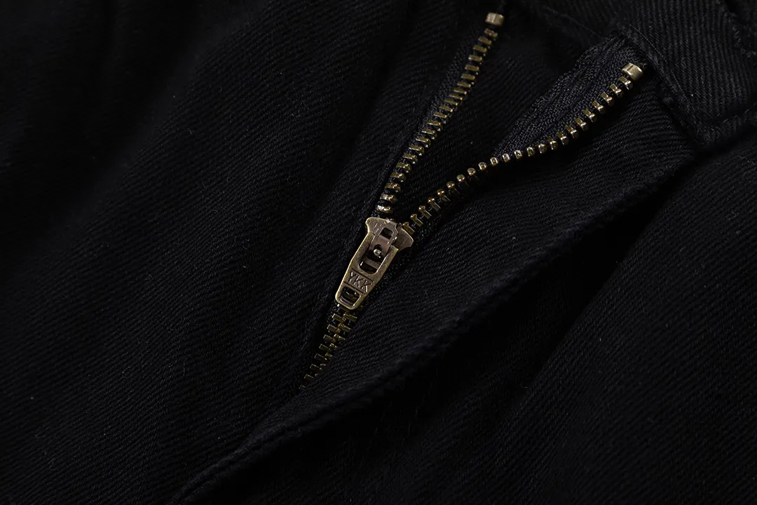 KE951#P230 The only correct leather label version on the market Chrome Hearts CH Cross embroidery distressed jeans Top ceiling quality 100% correct version The correct version is here!  Believe me this must be the best quality you will ever come across! ! Excellent value for money! !  Styles with different washes and textures are very friendly to people with thin legs and thick legs. The straight version is very flattering to the shape of the legs. The moderate length is timeless and easy to match. It is the basis of various styles and a must-have in the wardrobe! ! Add a little stacking to easily control the clean fit trend that has exploded this year. The fabric is stiff but also makes the upper body soft without losing texture. The sides and cuffs of some styles have a bone-wash effect. The vintage flavor pops up all at once. It’s really hard not to love it! ✅Correctly customize the Croxin metal leather label on the back panel. It is not sold directly with the cross on the finished jeans. 1:1 copying strives for excellence and the details are perfectly grasped. ✅The cross leather label is clear and smooth. Exquisite turning top craftsmanship. ✅Buttons, zippers and hardware are all customized versions of the Croxin LOGO. ✅High-cost washing process. Size: 28 30 32 34 36 (5 sizes)